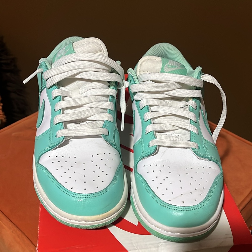 Nike - Picture 2 of 4